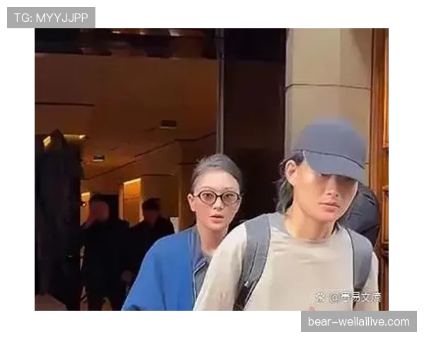 谢杏芳珠光宝气出门一身粉,回家秒变邻家大妈这反差也太顶了吧 谢杏芳珠光宝气出门一身粉,回家秒变邻家大妈这反差也太顶了吧